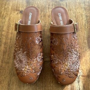 NWOT Johnny Was clogs